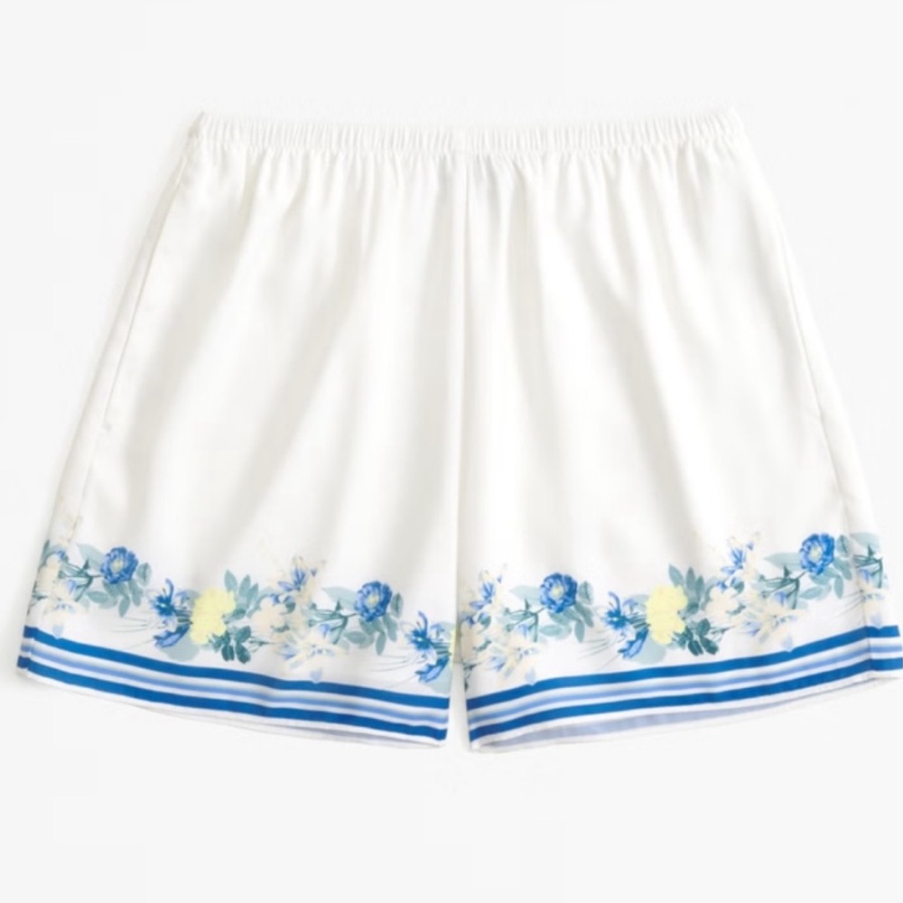 Abercrombie & Fitch White Floral Women's Shorts